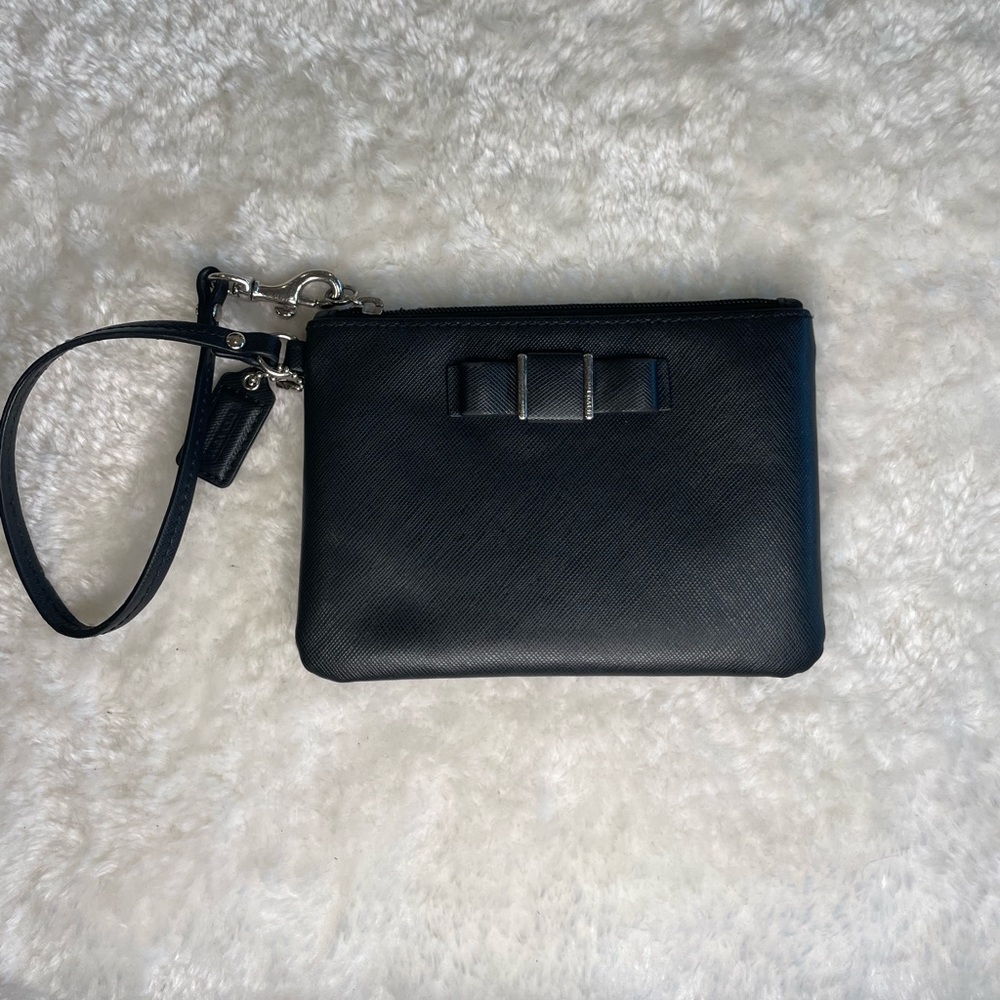 Adorable Coach leather bow wristlet - Picture 2 of 8